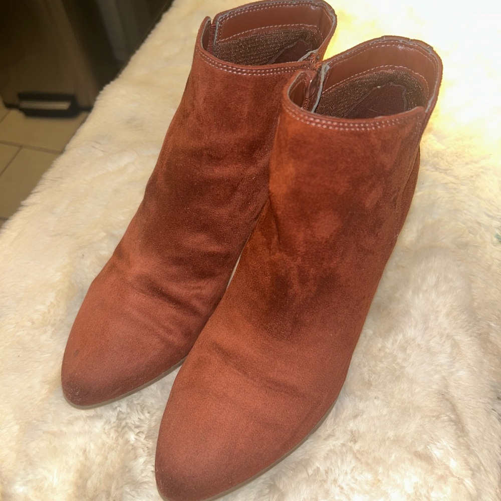 DEXFLEX 💋COMFORT - FAUX SUEDE RUST RED ANKLE BOOTS - SIDE ZIP -SIZE 8.5 S13